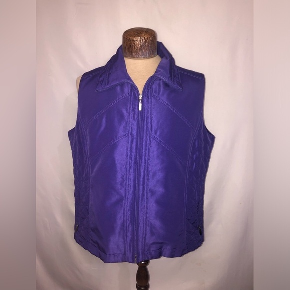 Jackets & Blazers - Women’s Purple Vest. Size XL.